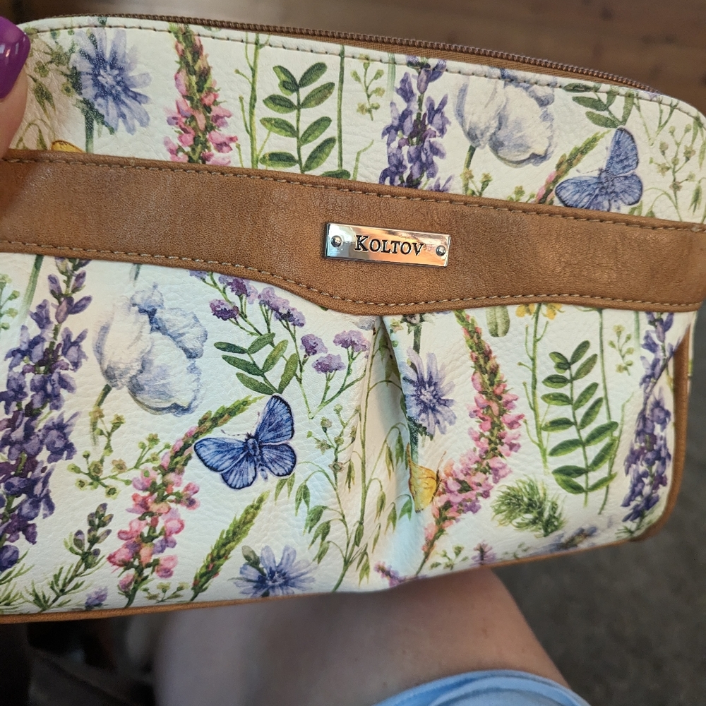 Koltuv pocket book- like new!!
